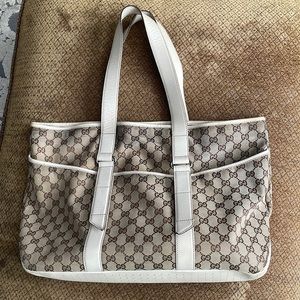Gucci GG logo large canvas bag. Preloved condition. Beautiful functional bag.